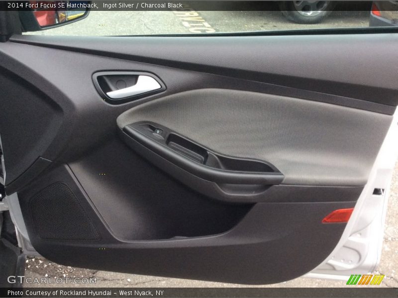 Ingot Silver / Charcoal Black 2014 Ford Focus SE Hatchback