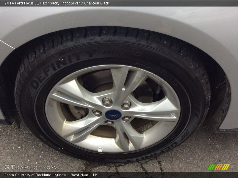 Ingot Silver / Charcoal Black 2014 Ford Focus SE Hatchback