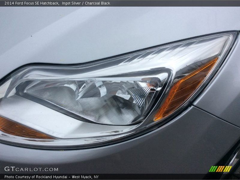 Ingot Silver / Charcoal Black 2014 Ford Focus SE Hatchback