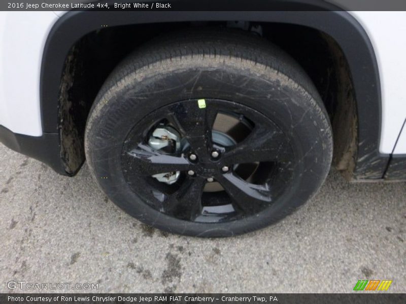 Bright White / Black 2016 Jeep Cherokee Latitude 4x4