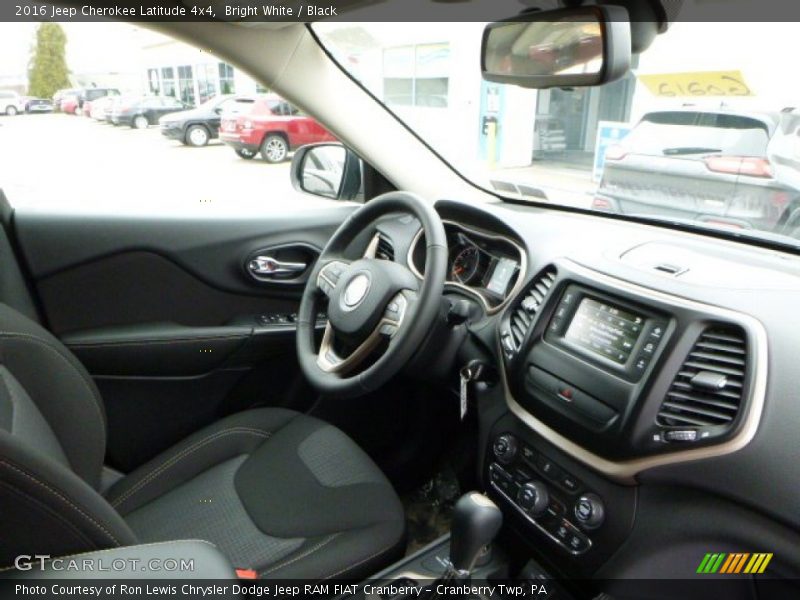 Bright White / Black 2016 Jeep Cherokee Latitude 4x4