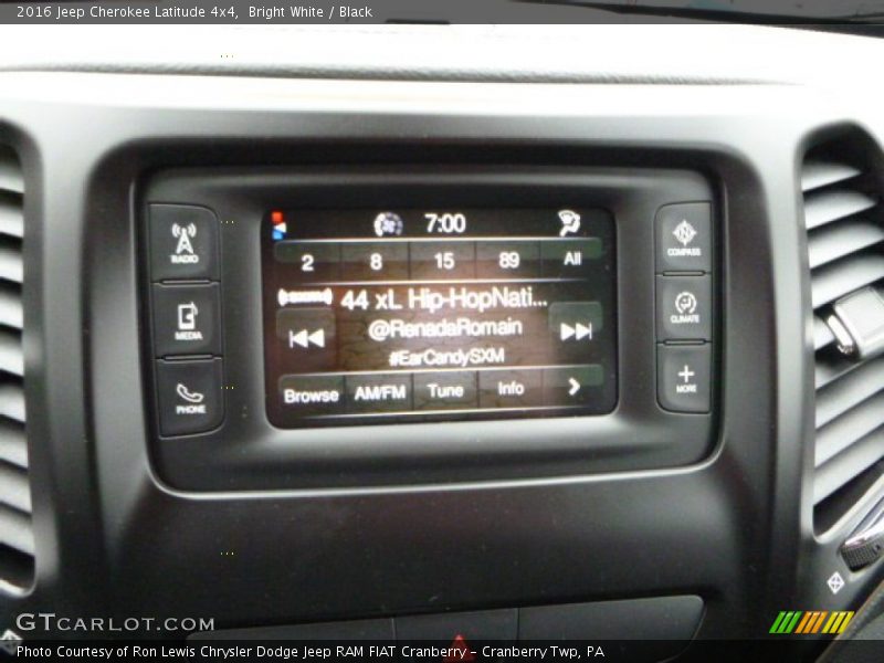 Bright White / Black 2016 Jeep Cherokee Latitude 4x4