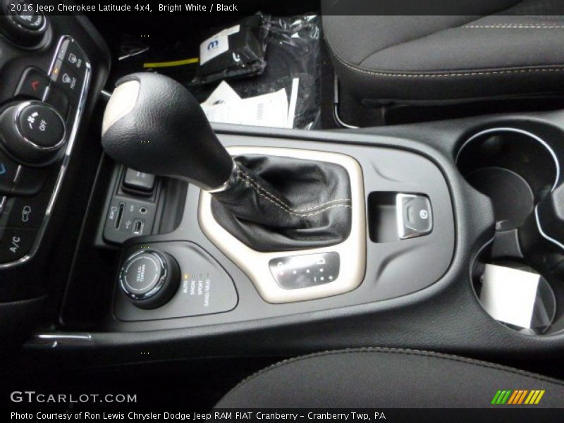 Bright White / Black 2016 Jeep Cherokee Latitude 4x4