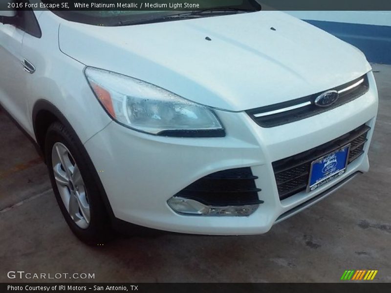 White Platinum Metallic / Medium Light Stone 2016 Ford Escape SE