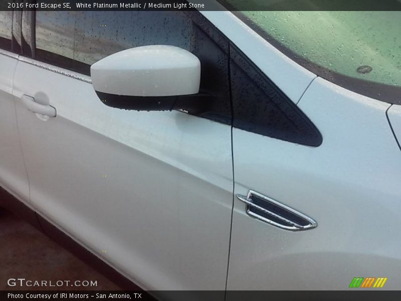 White Platinum Metallic / Medium Light Stone 2016 Ford Escape SE