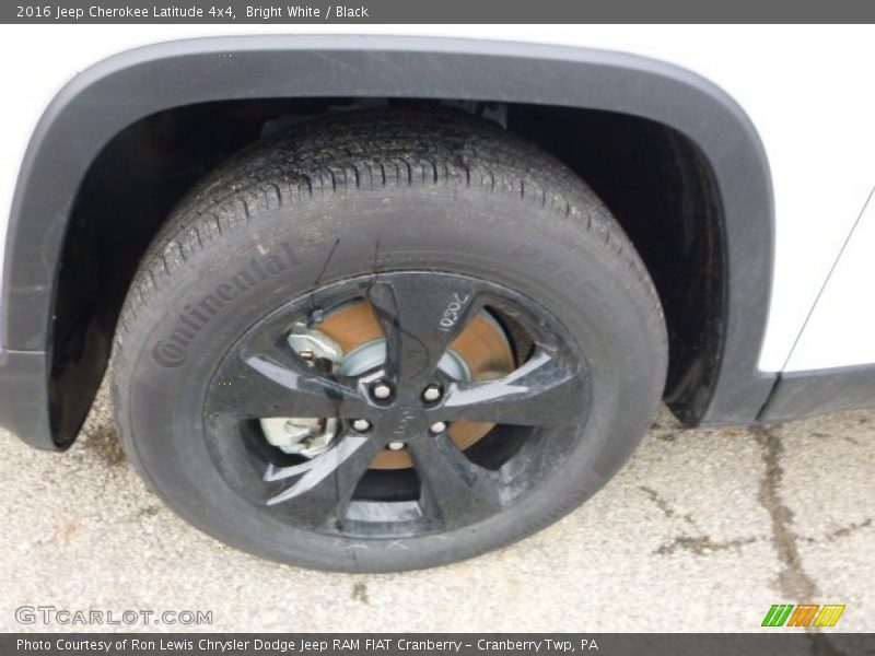 Bright White / Black 2016 Jeep Cherokee Latitude 4x4