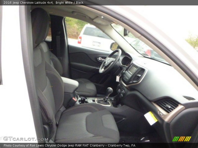 Bright White / Black 2016 Jeep Cherokee Latitude 4x4