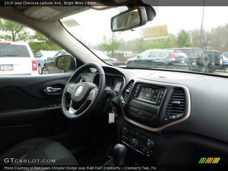 Bright White / Black 2016 Jeep Cherokee Latitude 4x4
