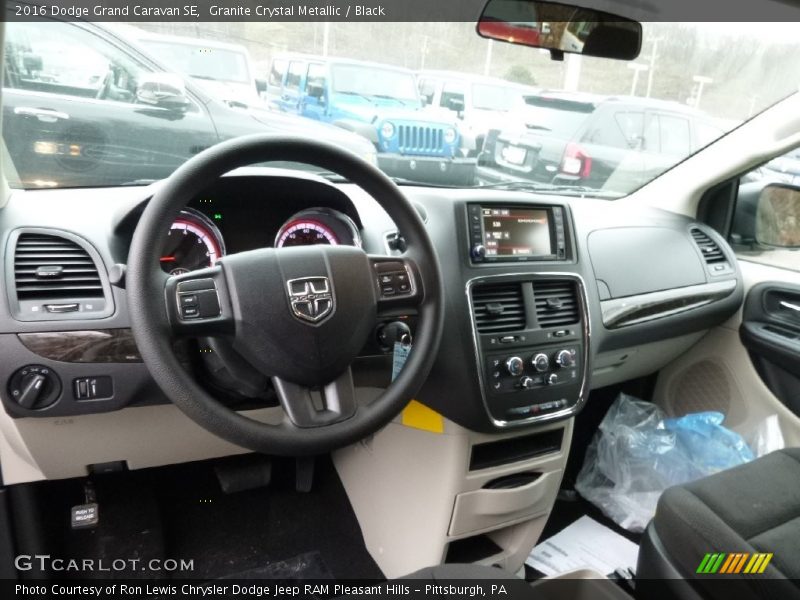 Granite Crystal Metallic / Black 2016 Dodge Grand Caravan SE