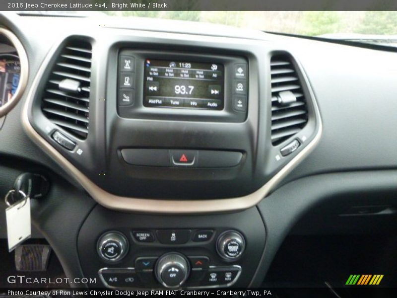 Bright White / Black 2016 Jeep Cherokee Latitude 4x4