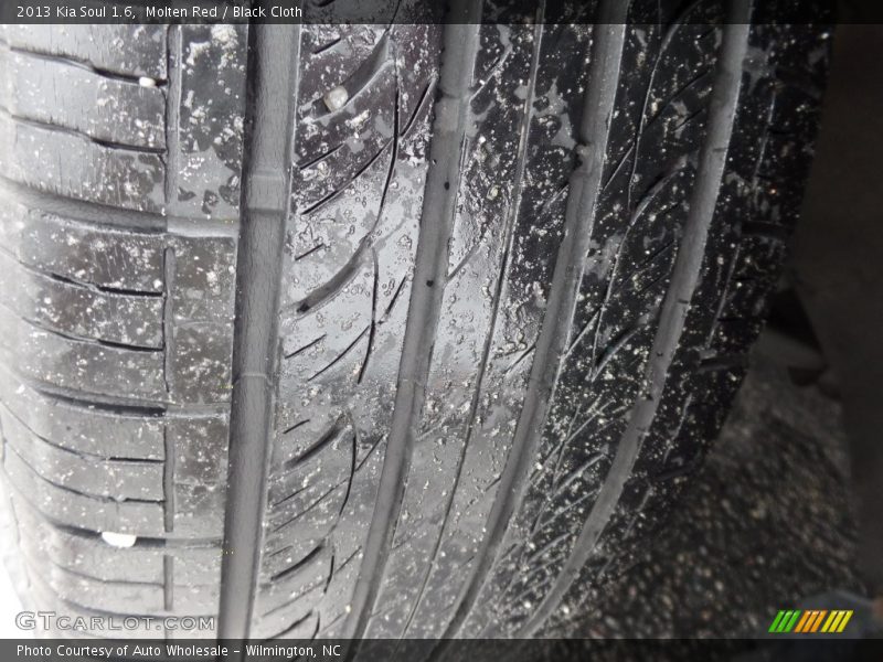 Molten Red / Black Cloth 2013 Kia Soul 1.6