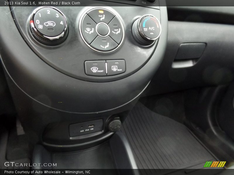 Molten Red / Black Cloth 2013 Kia Soul 1.6