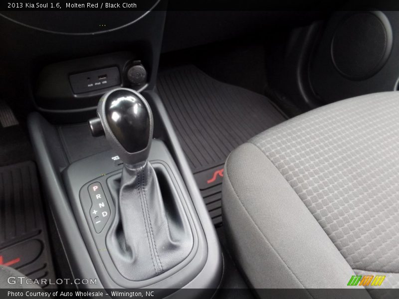 Molten Red / Black Cloth 2013 Kia Soul 1.6