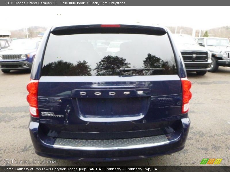 True Blue Pearl / Black/Light Graystone 2016 Dodge Grand Caravan SE