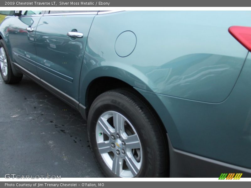 Silver Moss Metallic / Ebony 2009 Chevrolet Traverse LT