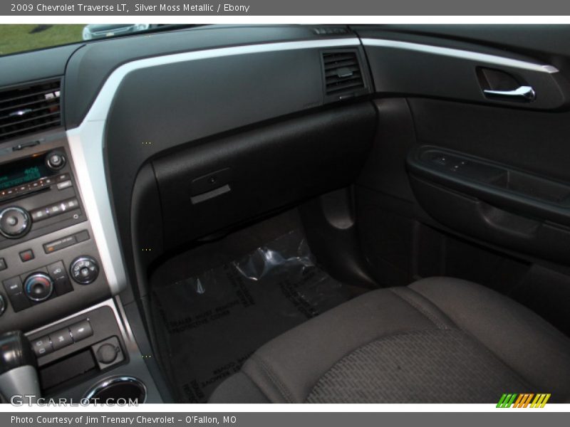 Silver Moss Metallic / Ebony 2009 Chevrolet Traverse LT
