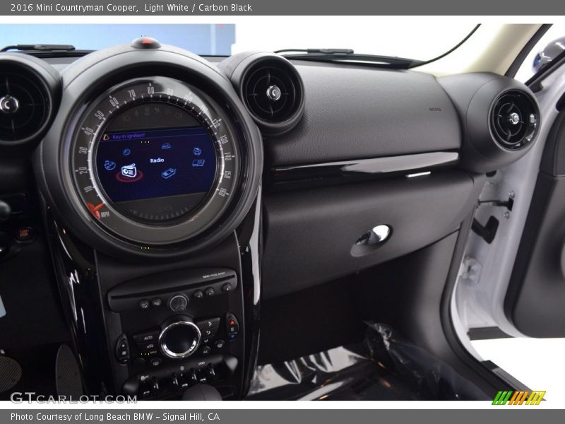 Light White / Carbon Black 2016 Mini Countryman Cooper