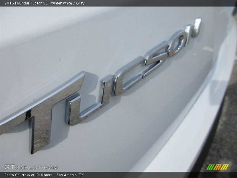Winter White / Gray 2016 Hyundai Tucson SE