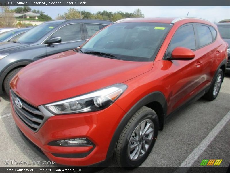 Front 3/4 View of 2016 Tucson SE