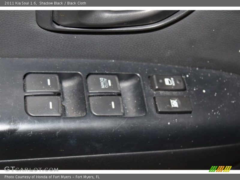 Shadow Black / Black Cloth 2011 Kia Soul 1.6