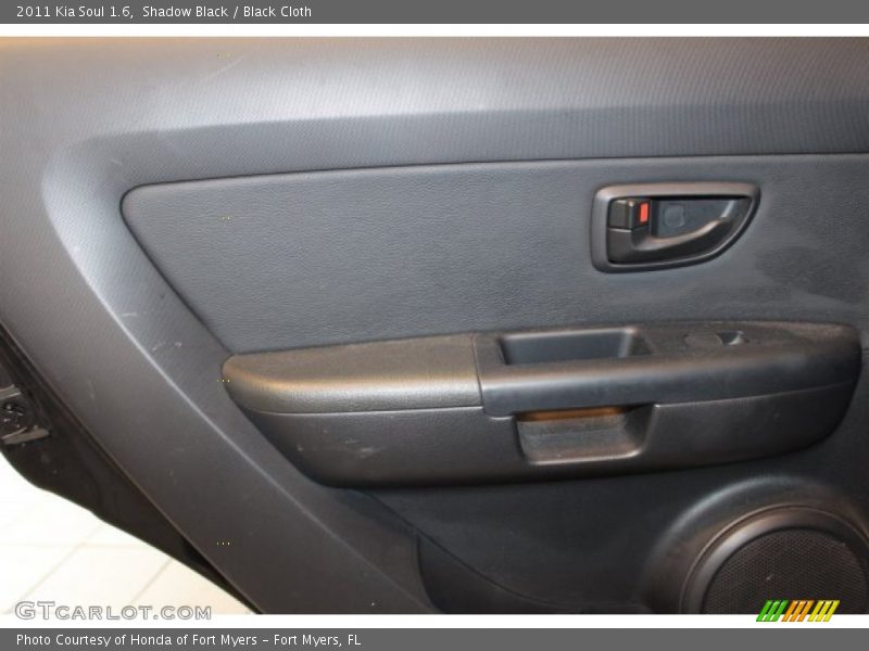 Shadow Black / Black Cloth 2011 Kia Soul 1.6