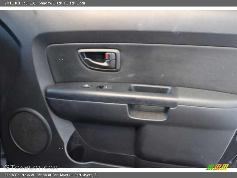 Shadow Black / Black Cloth 2011 Kia Soul 1.6