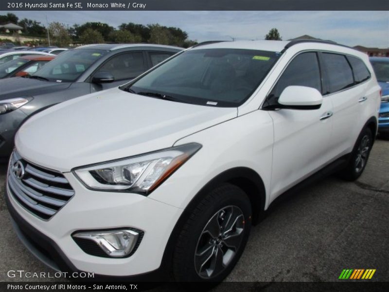 Front 3/4 View of 2016 Santa Fe SE