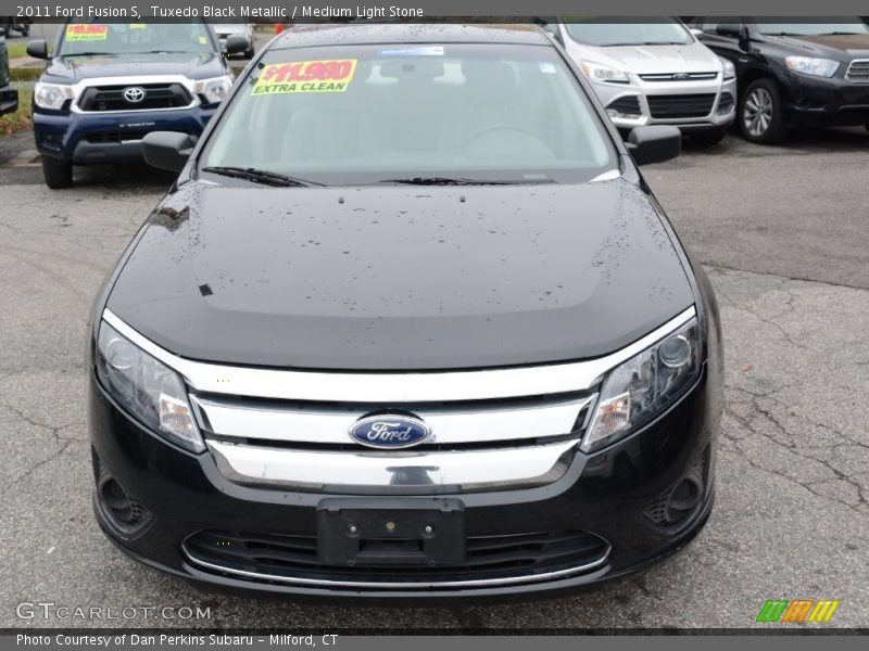 Tuxedo Black Metallic / Medium Light Stone 2011 Ford Fusion S
