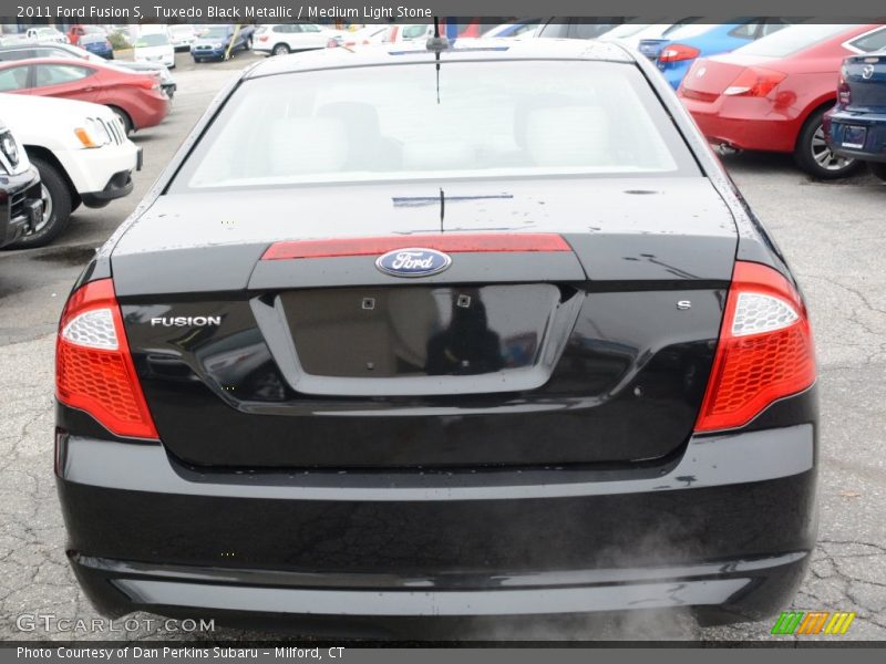 Tuxedo Black Metallic / Medium Light Stone 2011 Ford Fusion S