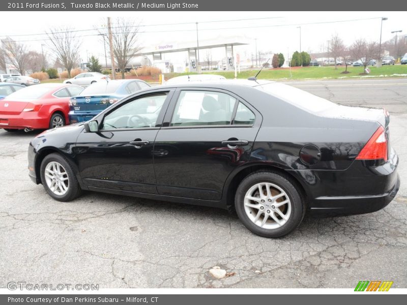 Tuxedo Black Metallic / Medium Light Stone 2011 Ford Fusion S