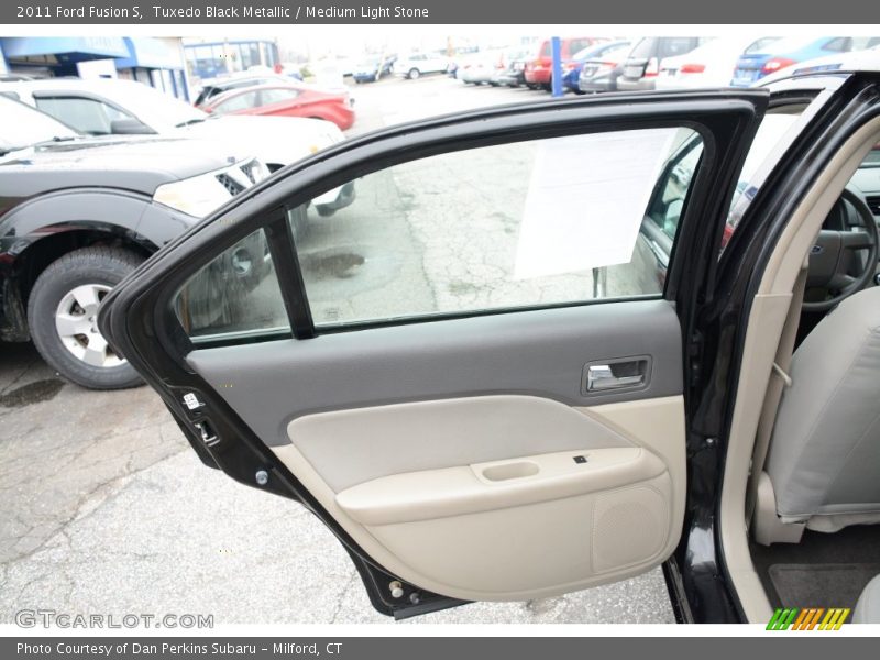 Tuxedo Black Metallic / Medium Light Stone 2011 Ford Fusion S