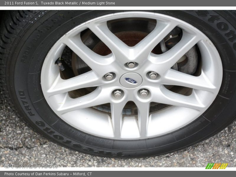 Tuxedo Black Metallic / Medium Light Stone 2011 Ford Fusion S
