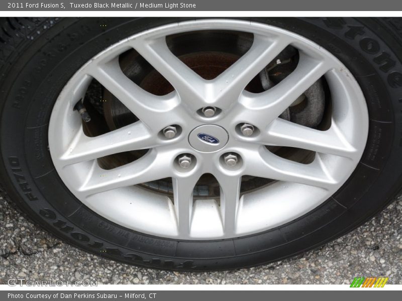 Tuxedo Black Metallic / Medium Light Stone 2011 Ford Fusion S