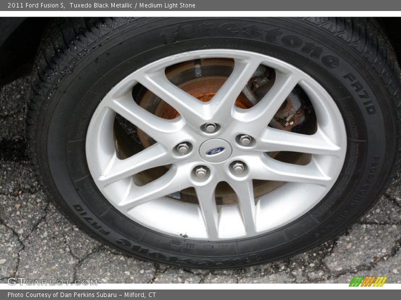 Tuxedo Black Metallic / Medium Light Stone 2011 Ford Fusion S