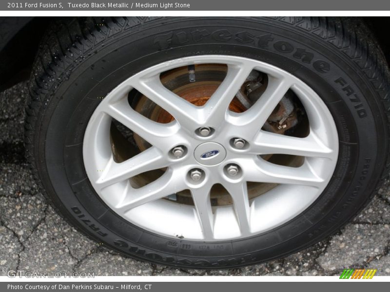Tuxedo Black Metallic / Medium Light Stone 2011 Ford Fusion S