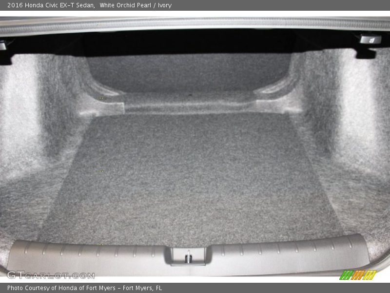  2016 Civic EX-T Sedan Trunk