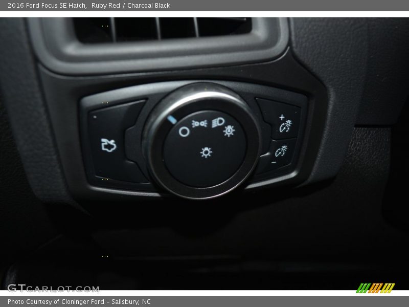 Ruby Red / Charcoal Black 2016 Ford Focus SE Hatch