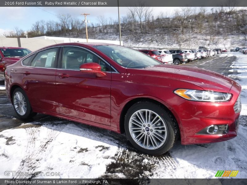 Ruby Red Metallic / Charcoal Black 2016 Ford Fusion SE