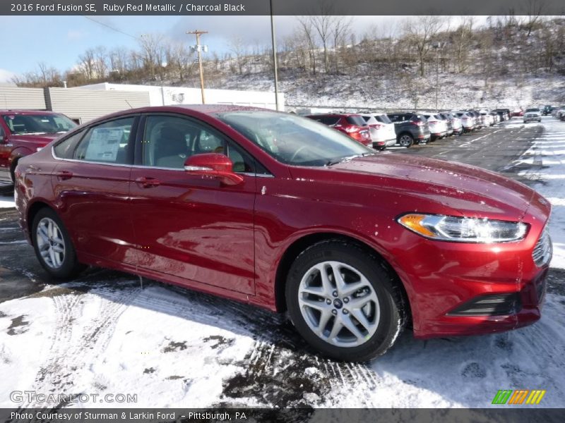 Ruby Red Metallic / Charcoal Black 2016 Ford Fusion SE
