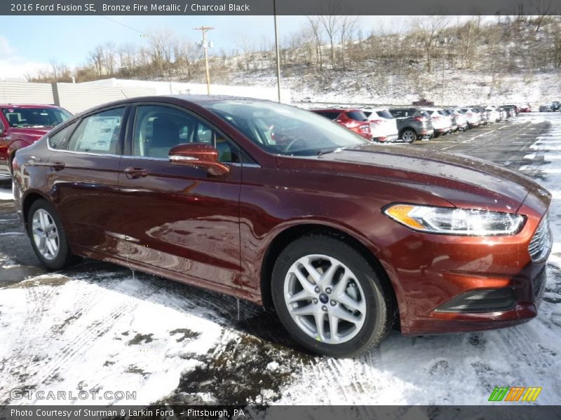 Bronze Fire Metallic / Charcoal Black 2016 Ford Fusion SE