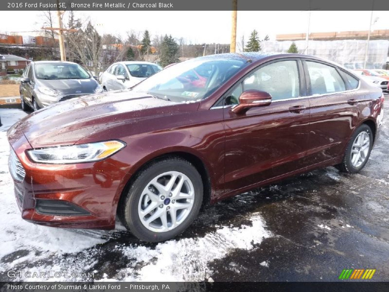 Front 3/4 View of 2016 Fusion SE