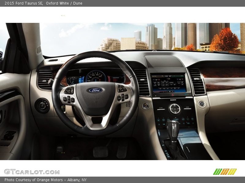 Oxford White / Dune 2015 Ford Taurus SE