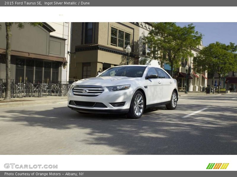 Ingot Silver Metallic / Dune 2015 Ford Taurus SE