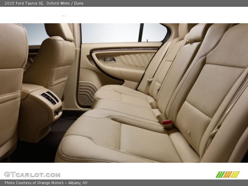 Oxford White / Dune 2015 Ford Taurus SE