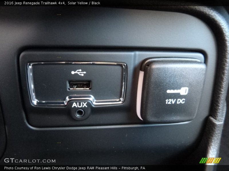 Solar Yellow / Black 2016 Jeep Renegade Trailhawk 4x4