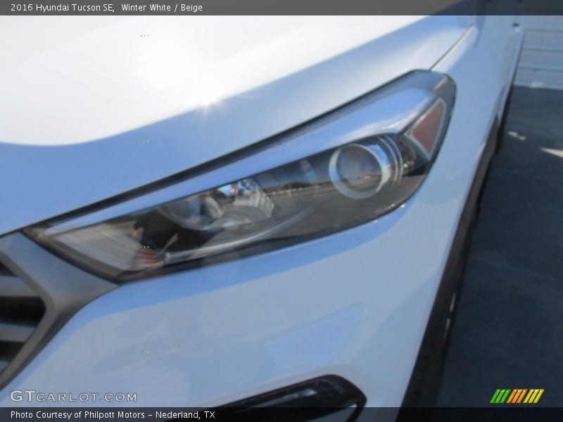 Winter White / Beige 2016 Hyundai Tucson SE