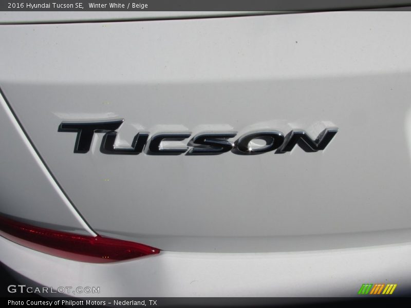 Winter White / Beige 2016 Hyundai Tucson SE