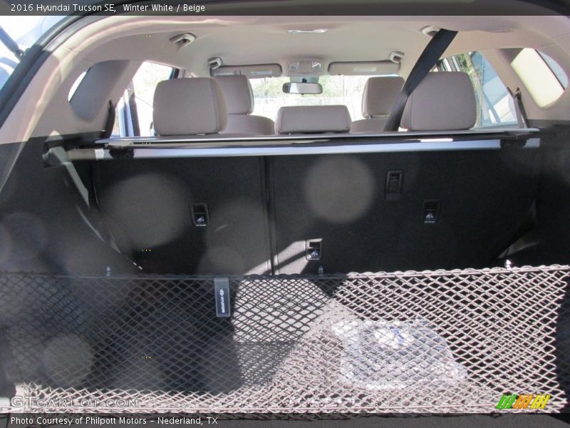 Winter White / Beige 2016 Hyundai Tucson SE