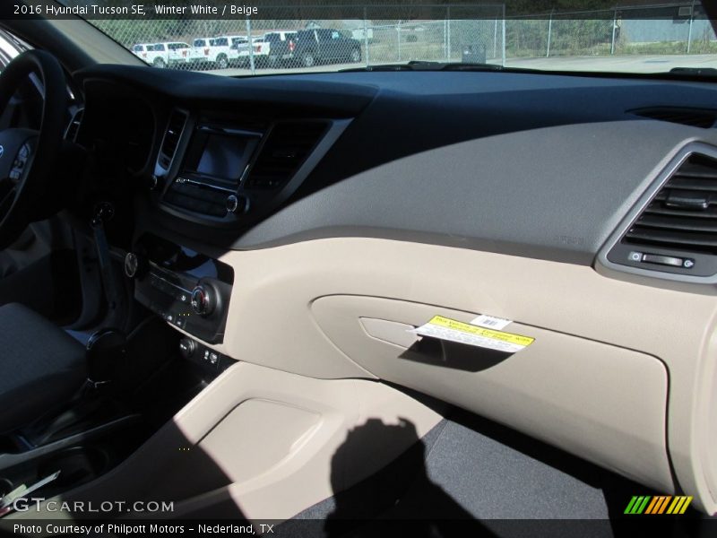 Winter White / Beige 2016 Hyundai Tucson SE