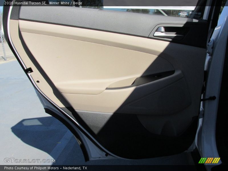 Winter White / Beige 2016 Hyundai Tucson SE